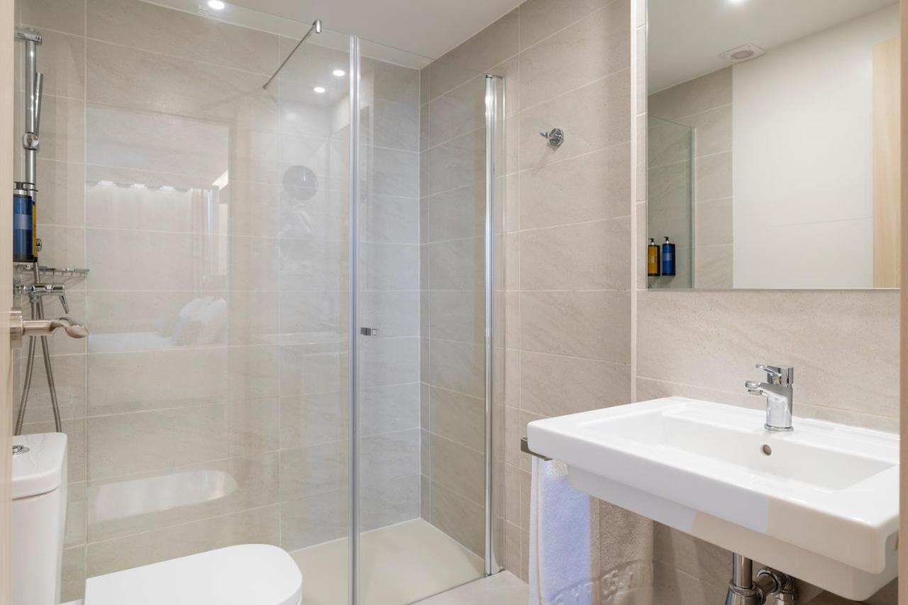 Halley Hotel & Apartments Affiliated By Melia Бенидорм Екстериор снимка