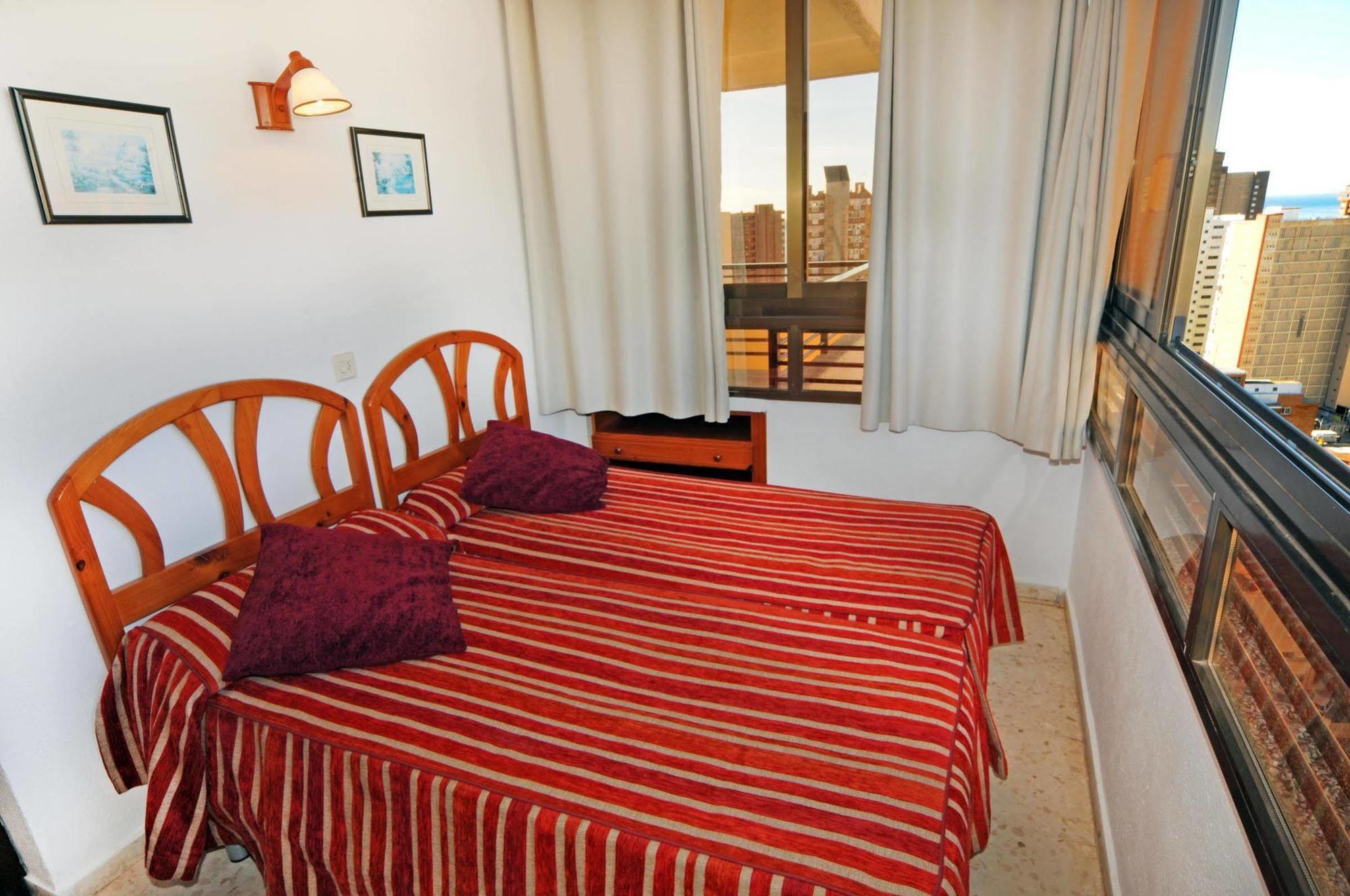 Halley Hotel & Apartments Affiliated By Melia Бенидорм Екстериор снимка