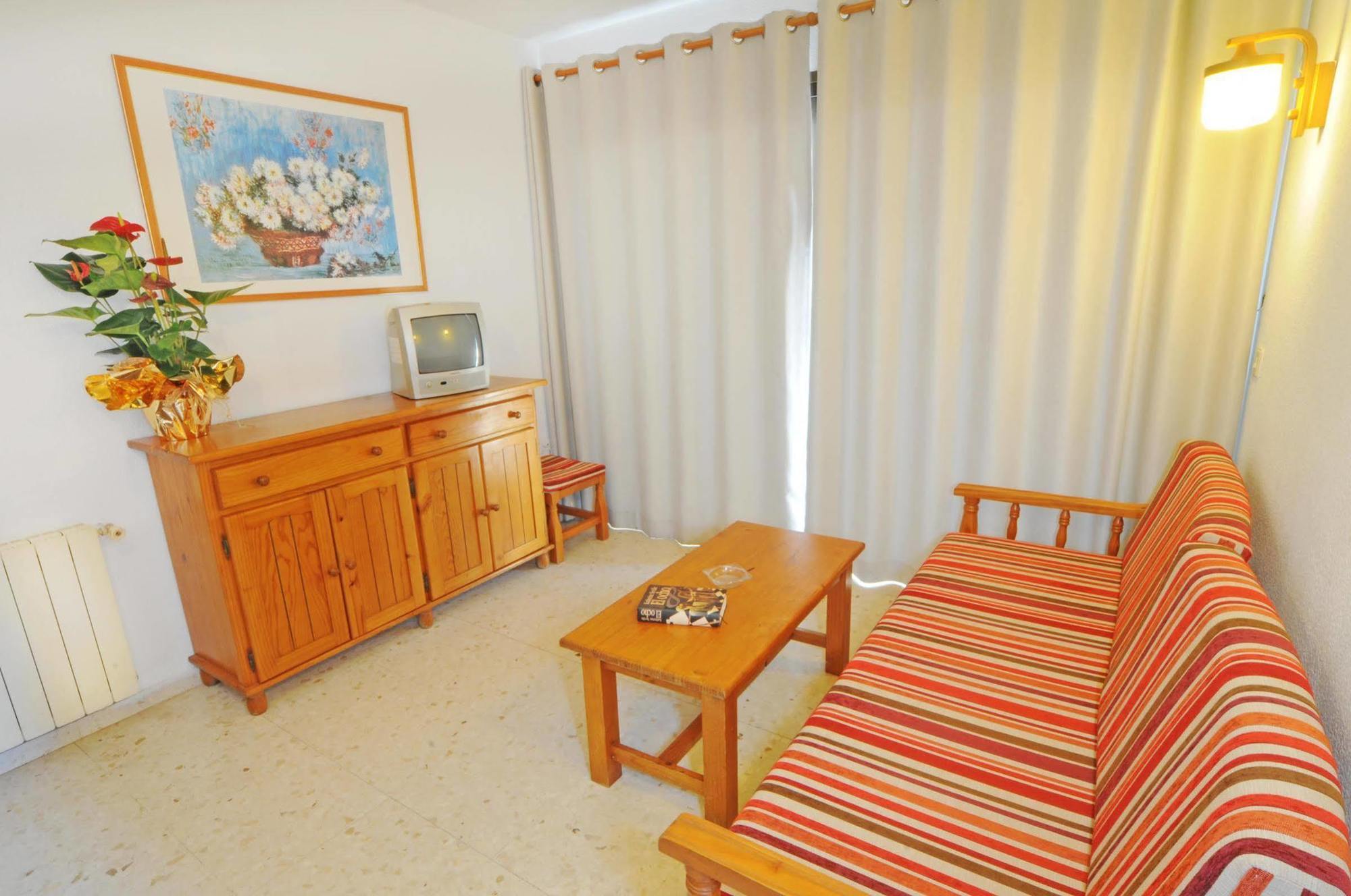 Halley Hotel & Apartments Affiliated By Melia Бенидорм Екстериор снимка