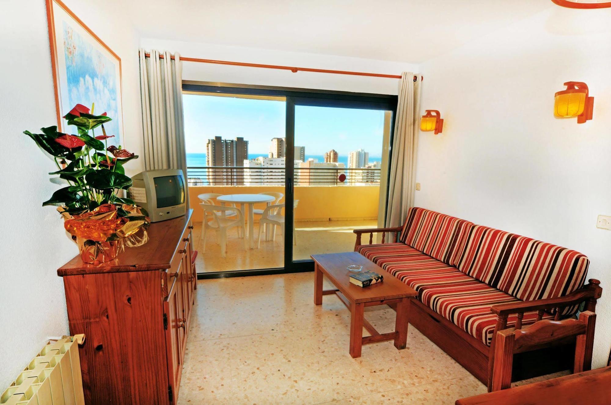 Halley Hotel & Apartments Affiliated By Melia Бенидорм Екстериор снимка